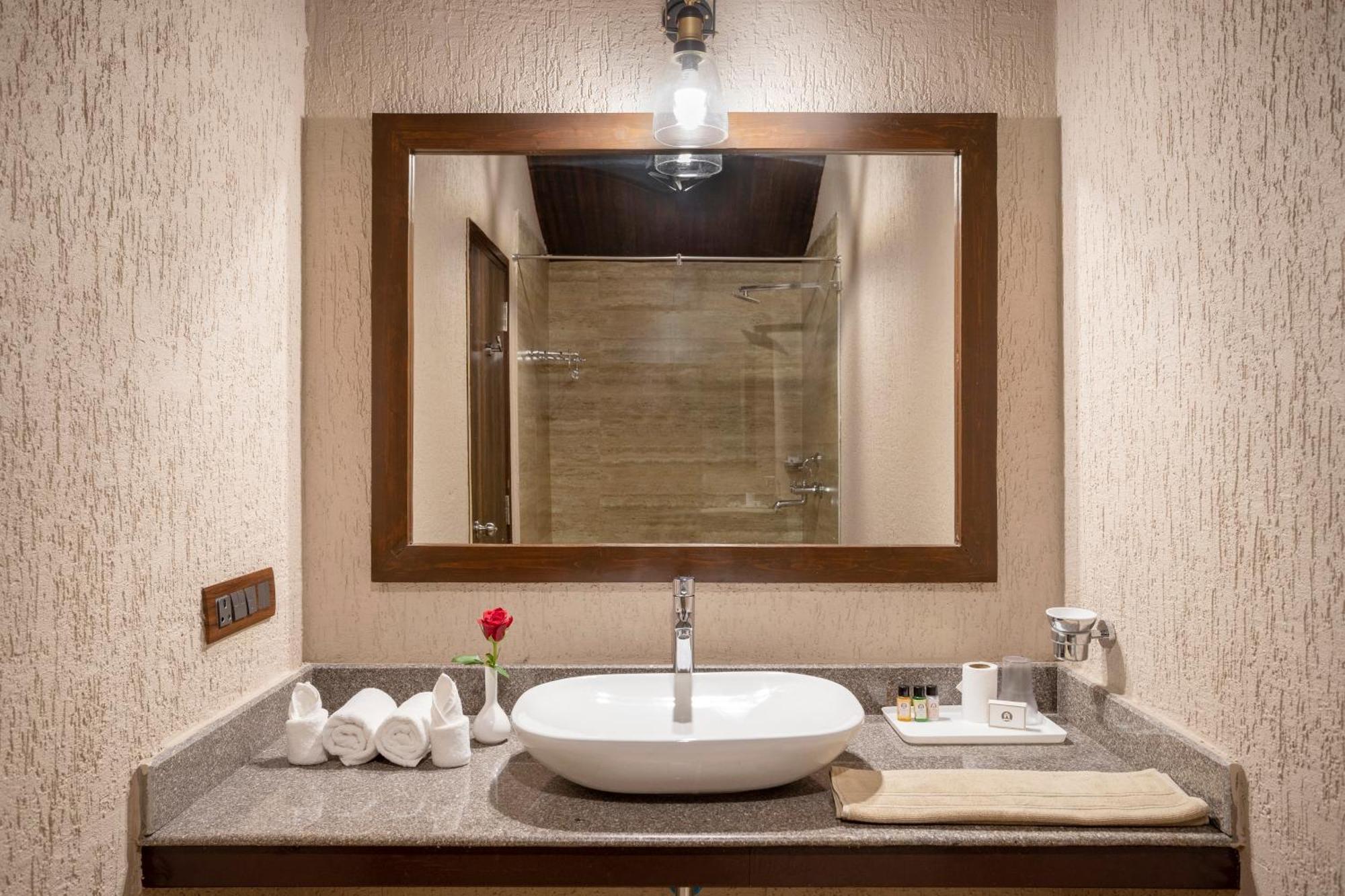 Stone Wood Premier Gokarna Hotel Gokarna  Bagian luar foto