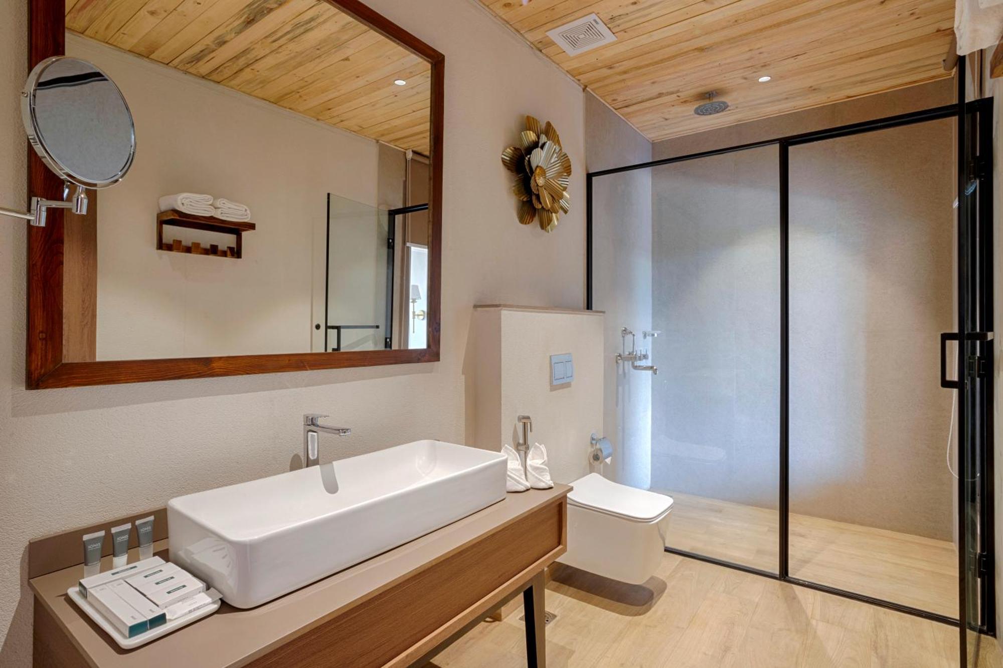 Stone Wood Premier Gokarna Hotel Gokarna  Bagian luar foto